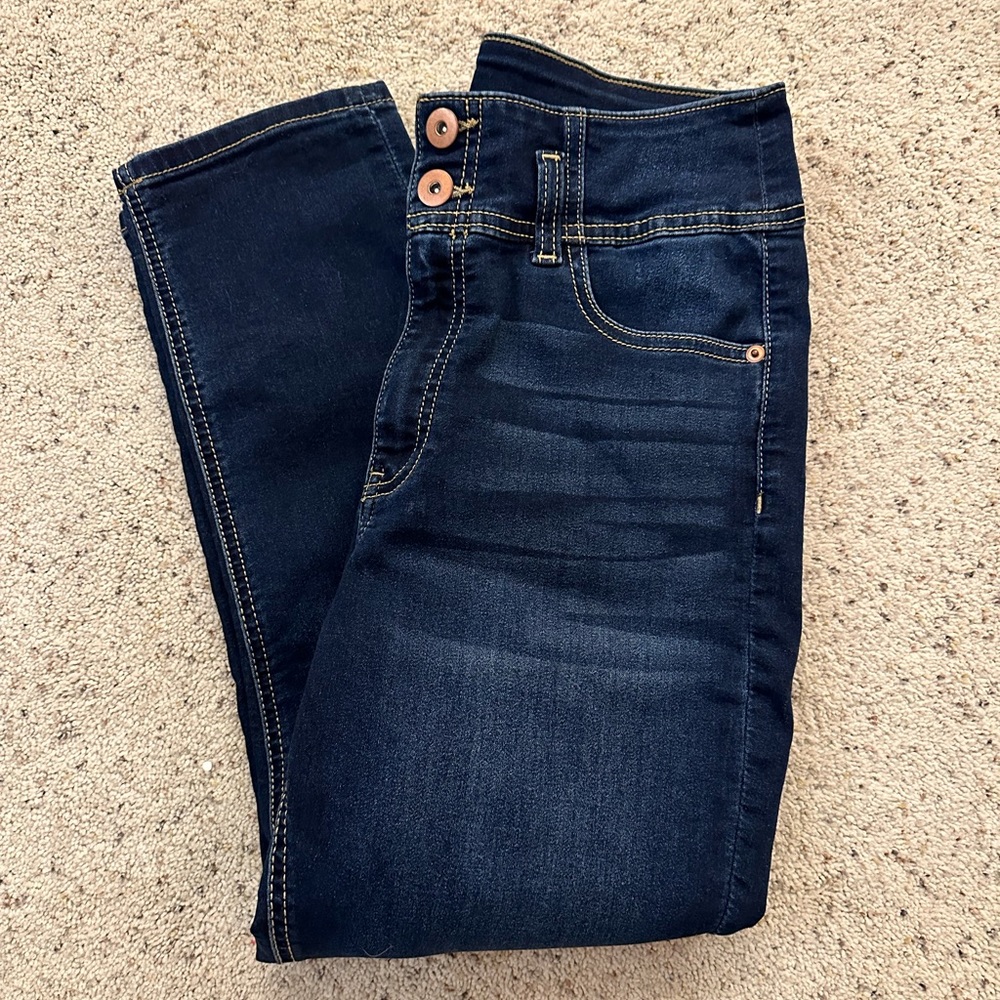 High waisted No Boundaries super stretchy skinny capris, size 13